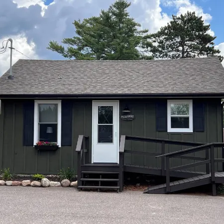 On the Eagle River Chain, Pier Slip, Kayaks, Wi-fi, AC, On Snowmobile Trail