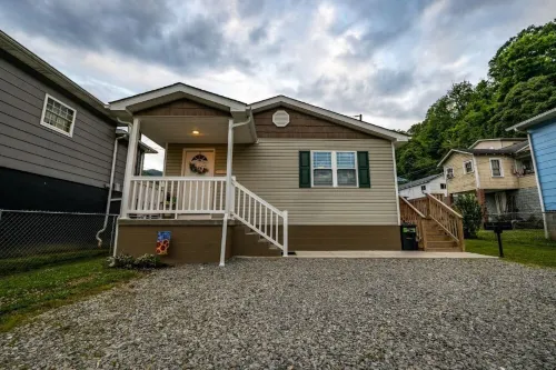 Cottage 304, 2 Bed w/ Fire Pit, near trails! Hotels in Logan County