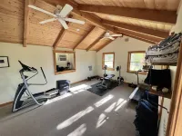 Starview Ranch: 3 homes w/ 7 bdrms, pool, sauna, spa & gym on 50 beautiful acres