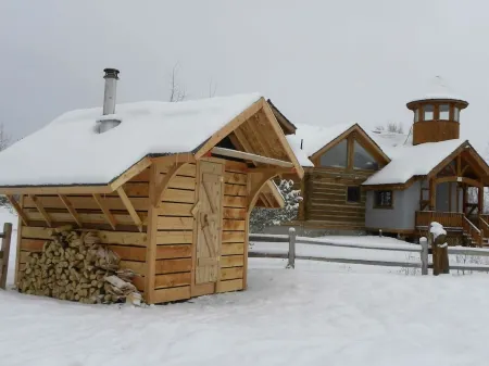 Custom Log Cabin with Teton Views and Hot tub near National Parks