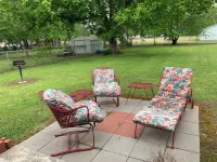 Peaceful home in town. Great location--walk downtown to stores and restaurants.