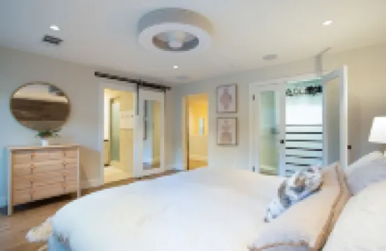 Architectural gem with treetop view & SwimSpa 6min to Bishop Arts, 15 to Downtow