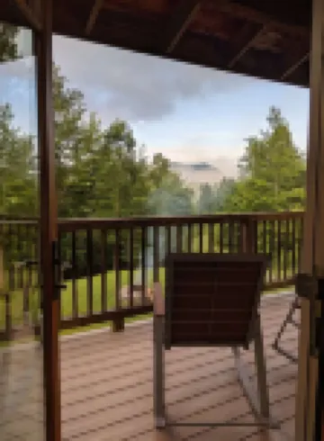 Hiking, incredible mountain views, hot tub, and a chef's kitchen!