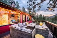 Upscale Remolded Modern Mountain Cabin l HOT TUB l Valley view l King suites