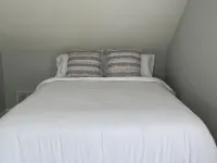 Quaint & Clean Cape Cod Loft Hotéis em Bourne