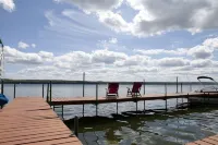 Dad's Cottage★ Private waterfront plus 3 King suites★