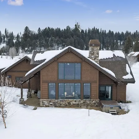 The Chalet @ BHOTR-Luxurious mtn getaway w/hot tub on back patio