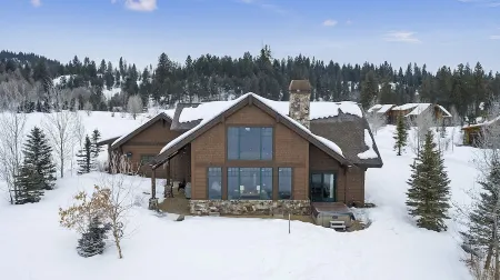 The Chalet @ BHOTR-Luxurious mtn getaway w/hot tub on back patio