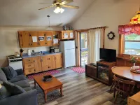 Riverside cottage on the water - private and pet friendly!