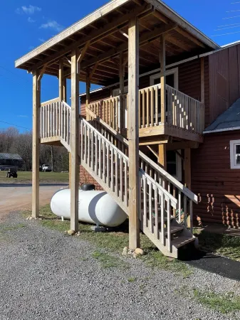 Adirondack Retreat w/Kayaks, Direct Snowmobiling & Atv, Trailer Parking, WiFi