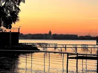 Near DT Madison - Half Block from Lake Monona & 1 Block from Lake Loop Bike Path Hotels in Monona