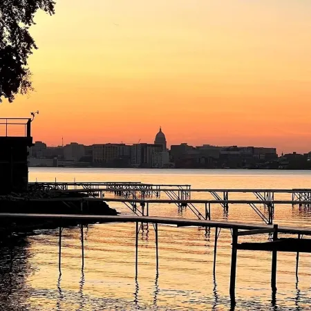 Near DT Madison - Half Block from Lake Monona & 1 Block from Lake Loop Bike Path