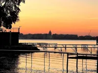 Near DT Madison - Half Block from Lake Monona & 1 Block from Lake Loop Bike Path Hotels in Monona