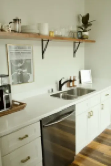 Stylish Condo Overlooking Broadway