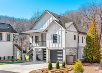 Luxury Waterfront Getaway Hotels near Western Carolina University