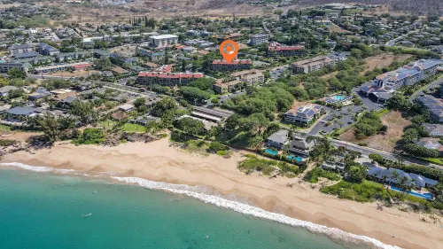 3 minutes walk to the beach. Nearby shopping and restaurants