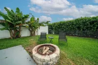 Sunny, Quiet, Open concept 3 bedroom home with pool
