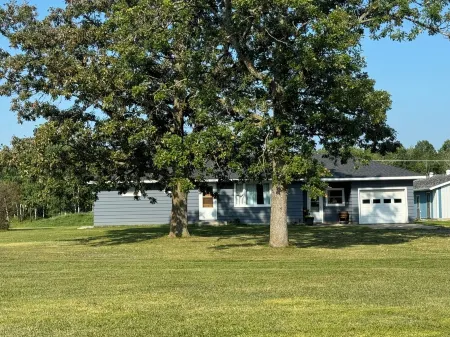 Newly remodeled, fully equipped house close to many LAKES and TRAILS!