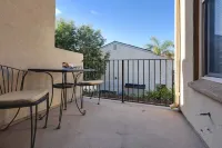 Five minute walk to Pismo Beach!