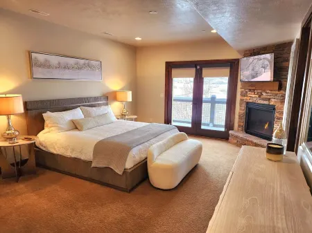 Luxury Deer Valley East Retreat with Stunning Lake Views - 1.5 Miles from Slopes