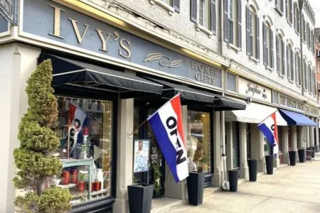 The Carriage House - Downtown Отели рядом с достопримечательностью «Адена Стейт Мемориал»