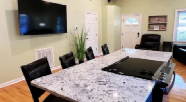 Home Near USC, Perfect for Families & Graduations - Deja Blues