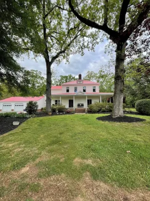 Enchanting Historical1906 Modern Farmhouse: Perfect Blend of History and Comfort
