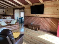 Cozy cabin with mountain views on small family farm Hotels in Le Flore County