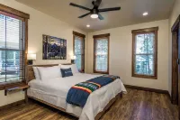 Grand Opening Pricing! 401A Cozy Cabin with views of Flathead Lake - Hytter