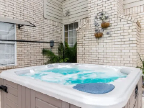 ENJOY RESORT  STYLE LUXURY ACCOMMODATIONS AT THE ESTATE HOME Hotels in Mansfield