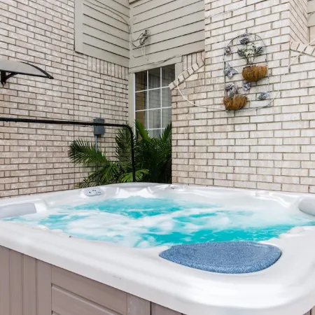 ENJOY RESORT  STYLE LUXURY ACCOMMODATIONS AT THE ESTATE HOME