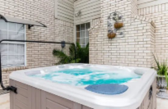 ENJOY RESORT  STYLE LUXURY ACCOMMODATIONS AT THE ESTATE HOME