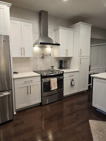 Super Clean Comfortable Townhome -Sleeps 6-Home Away From Home!