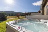 New listing! Recently updated chalet in Big Sky. Hot tub & close to town center! Hotels in Big Sky