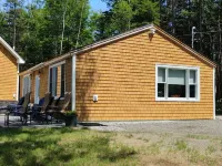 Cozy Cottage with stunning views of Stover's Cove.