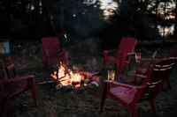 Lured Den - Private Lakefront Cottage - NEW HOT TUB!