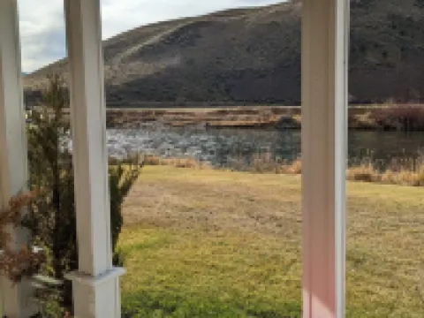 Salmon Riverfront HomeClose to Salmon and Challis.  Fishing from back yard. Hotels in Lemhi County