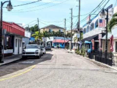 No Sharing! This Casita is  Private. Full Kitchen,Yard, Screened Lanai Hotels in Holiday