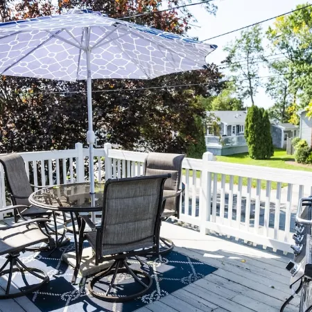 Spacious Family-Friendly Private Home. Beach Decor. BBQ Grill. Fire-Pit.