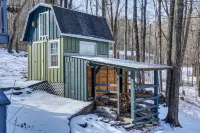 Hot Tub, Sauna, Fireplace, & Vinyl– Adventure in Catskills Towns!
