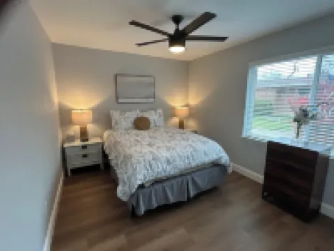 High-end Creek Retreat