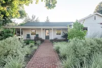 Sonoma Square Gem! Charming New Farmhouse w Pool + Private Detached Guest Suite