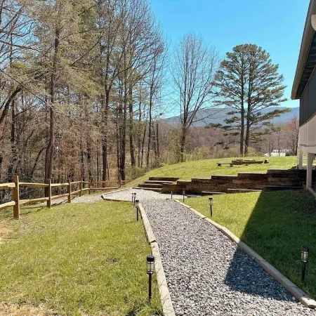 5/4 including 2 in-laws suites, 1 min to downtown!
