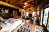 Fly Fisherman's Lodge on the Bitterroot River,  Lolo Mt Hotel di Lolo