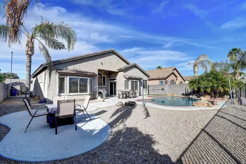 Spacious 4-bedroom house in marvelous Gilbert!