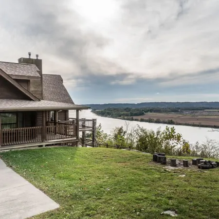 Riverview Log Cabin Lodge Near Creation Museum & Arc Encounter