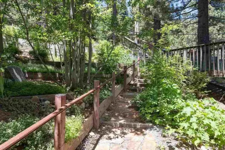 Cozy Home for Vacation in Squaw Отели рядом с достопримечательностью «Squaw Valley Ski Area»