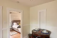 Waterfront Boutique Bungalow Two -Walk to Ferry to San Francisco Hotels near Boutique Classique