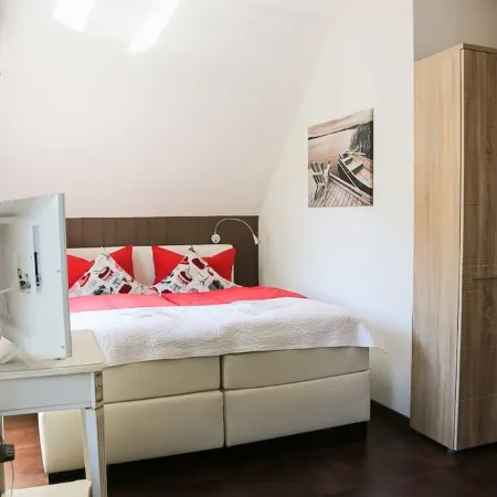 Small and very individual chalet with a special charm right on the lake...