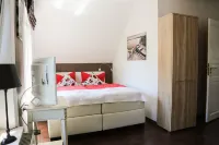 Small and very individual chalet with a special charm right on the lake... Hotels in Buckow